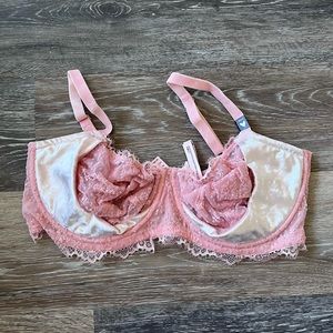 Victoria’s Secret DREAM ANGELS
Wicked Unlined Lace Balconette Bra